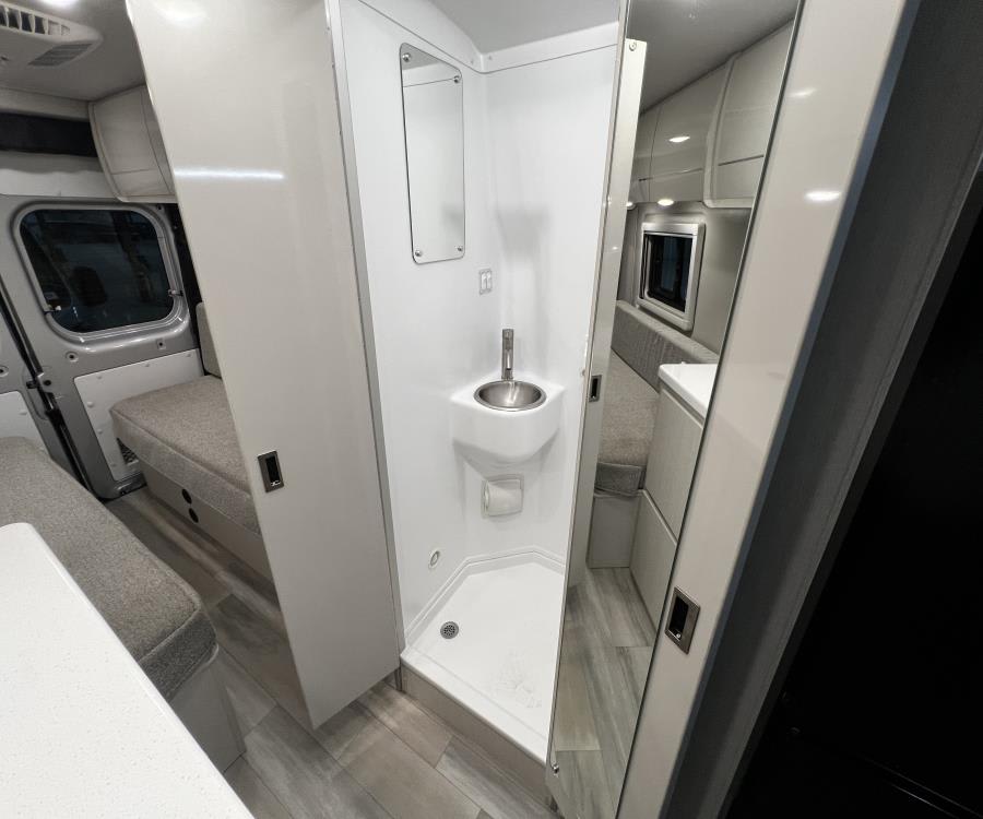 2026 Thor Motor Coach TELLARO — photo 26 view