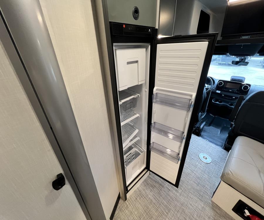 2026 Winnebago EKKO — photo 17 view