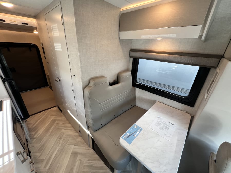 2026 Thor Motor Coach GEMINI TRIP — photo 13 view