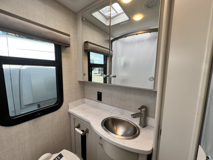 2026 Thor Motor Coach GEMINI TRIP — photo 23 view
