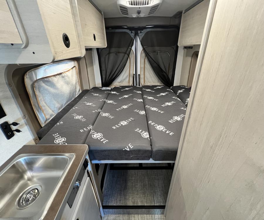 2026 Winnebago SOLIS — photo 20 view