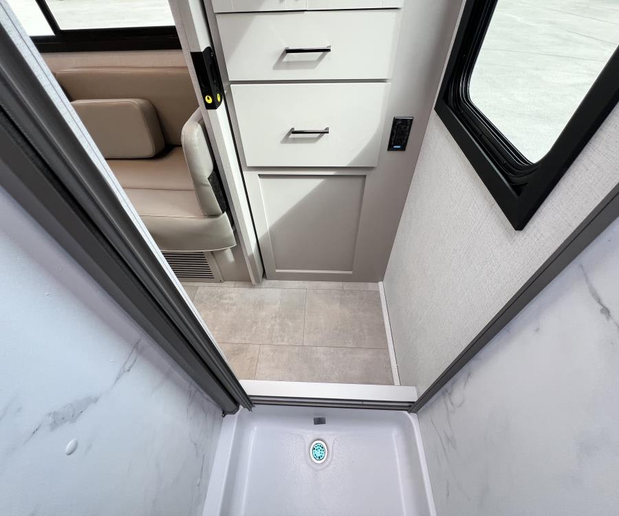 2026 Thor Motor Coach CHATEAU — photo 17 view