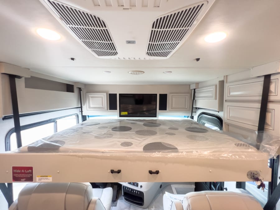 2026 Fleetwood DISCOVERY — interior view