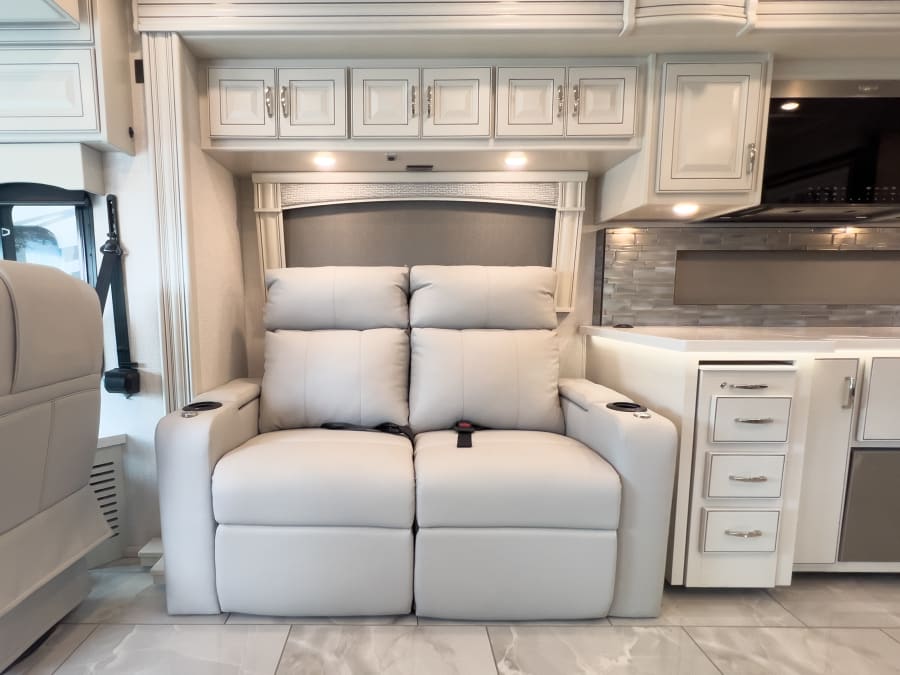 2026 Fleetwood DISCOVERY — photo 8 view