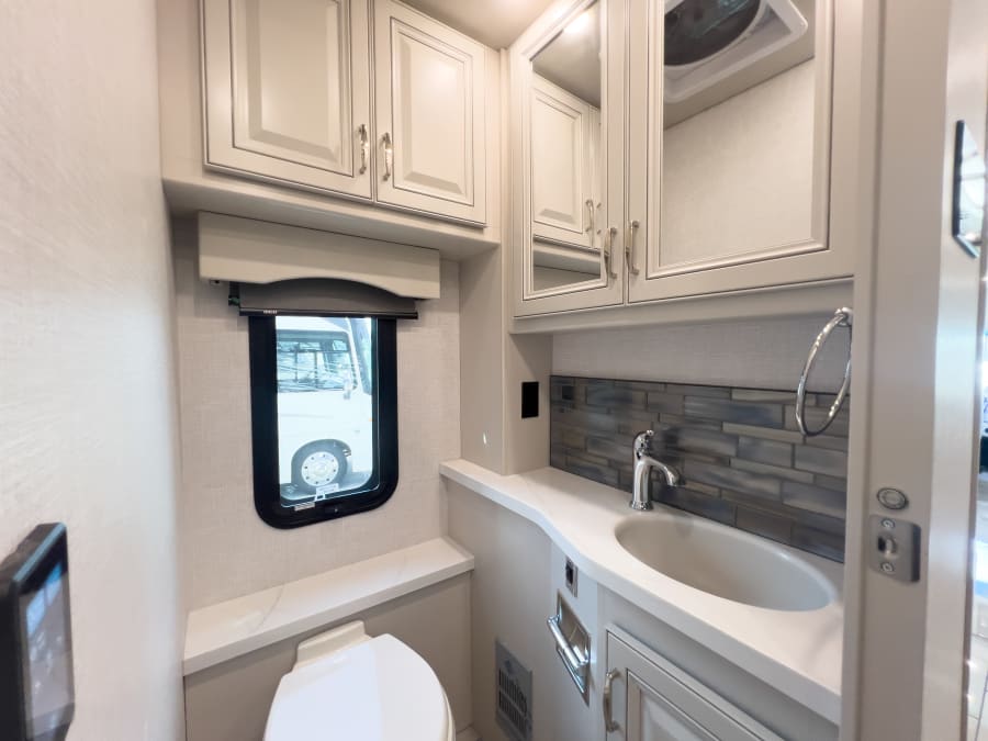 2026 Fleetwood DISCOVERY — photo 19 view