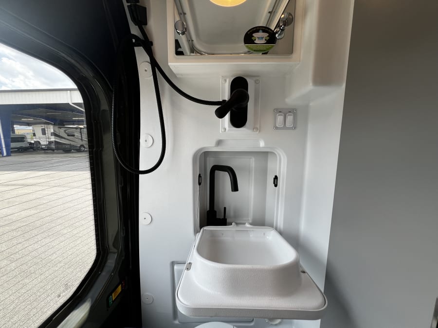 2026 Thor Motor Coach TALAVERA — photo 17 view