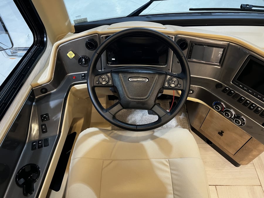 2026 Tiffin PHAETON — side profile view