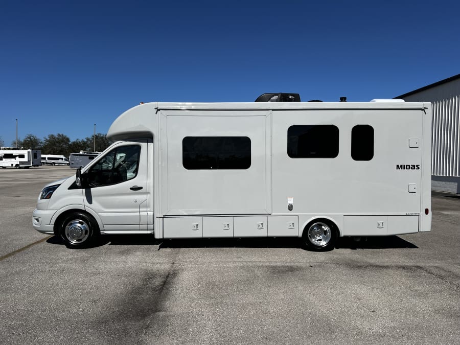 2026 Tiffin MIDAS — photo 39 view