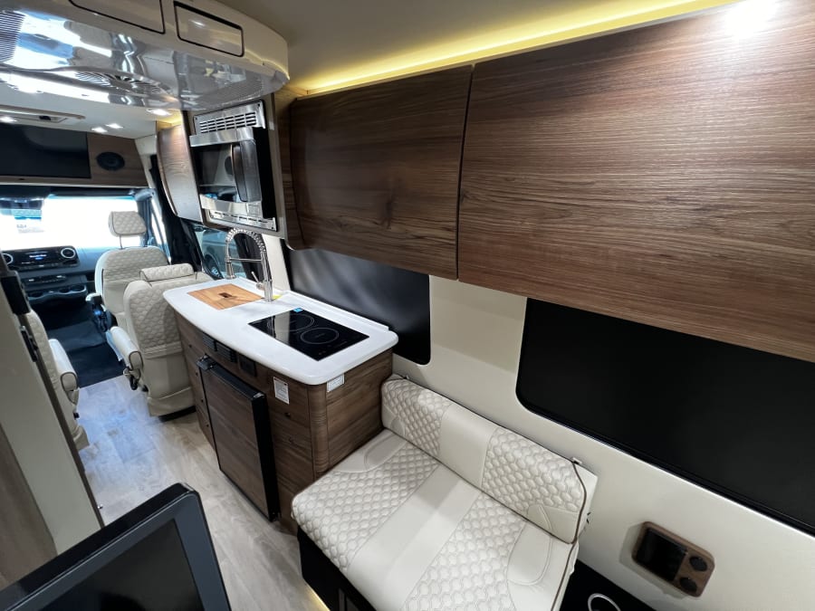 2026 Midwest Automotive Designs HERITAGE — photo 15 view