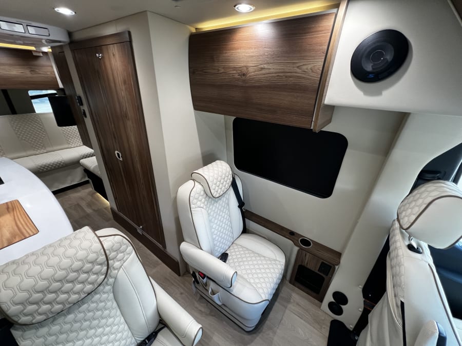 2026 Midwest Automotive Designs HERITAGE — photo 17 view
