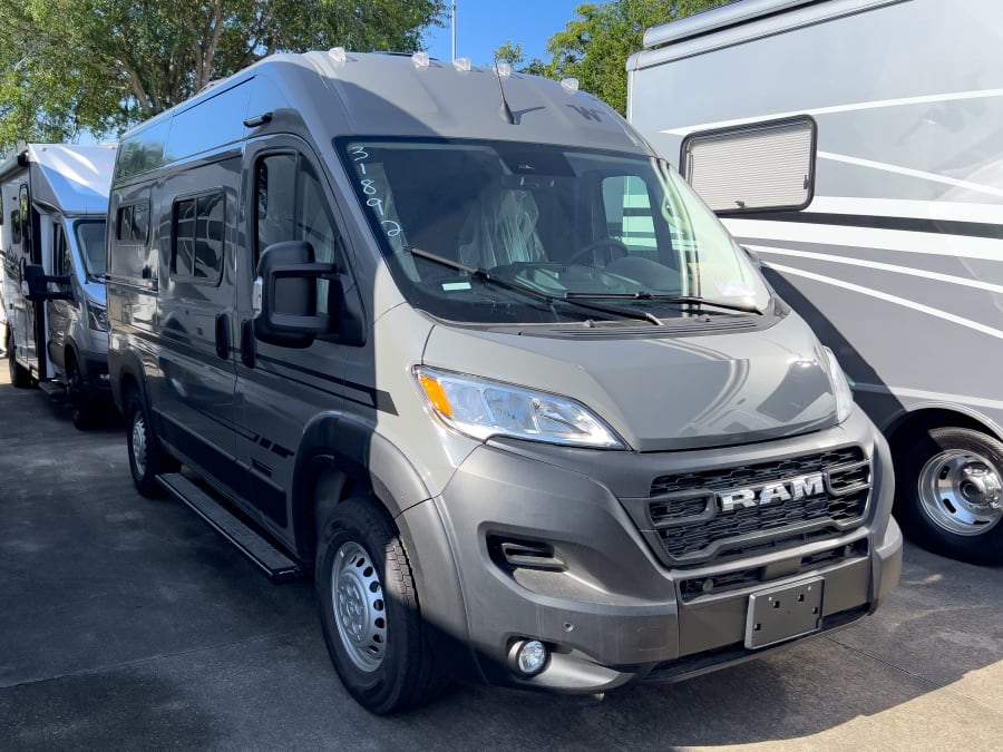 2027 Winnebago SOLIS POCKET
