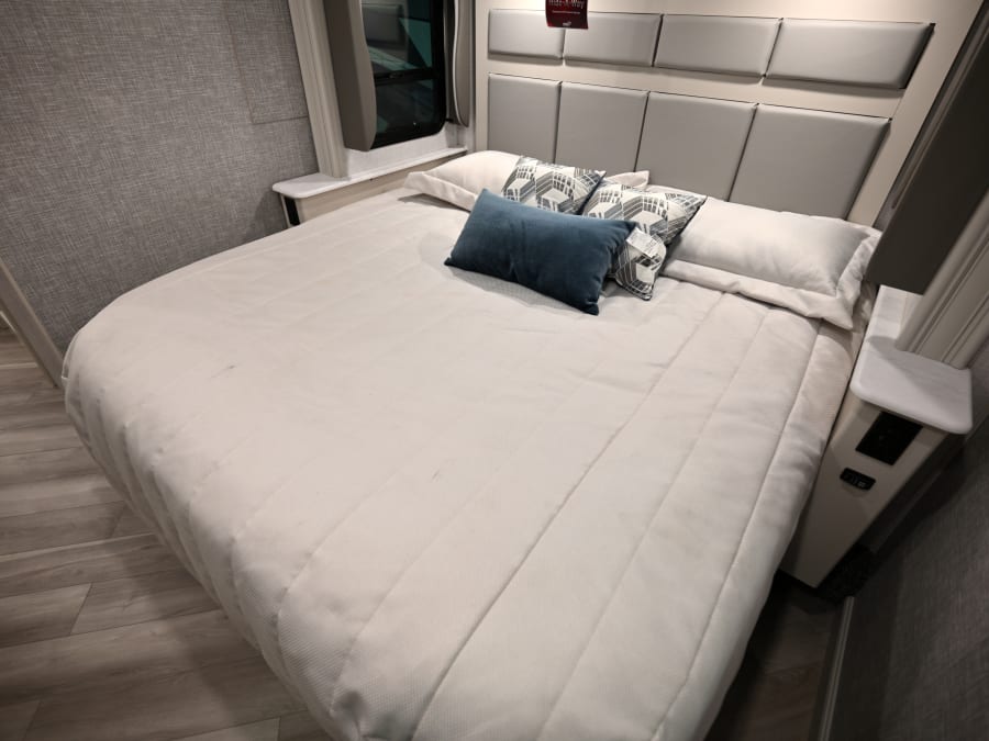 2026 Fleetwood BOUNDER — photo 31 view