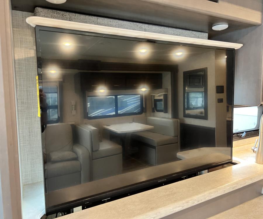 2023 Thor Motor Coach CHALLLENGER — photo 15 view