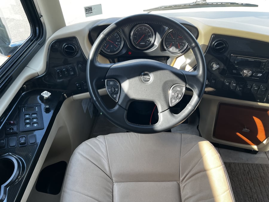2018 Tiffin PHAETON — side profile view