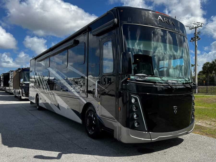 2026 Thor Motor Coach ARIA