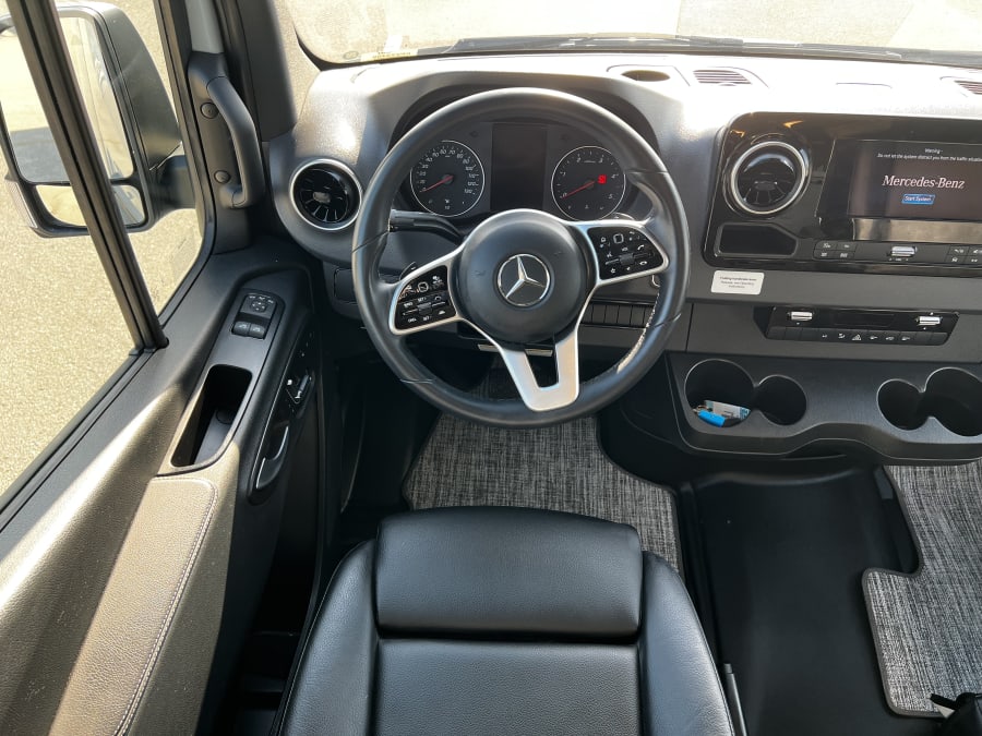 2025 Thor Motor Coach EDDIE BAUER — rear three-quarter view