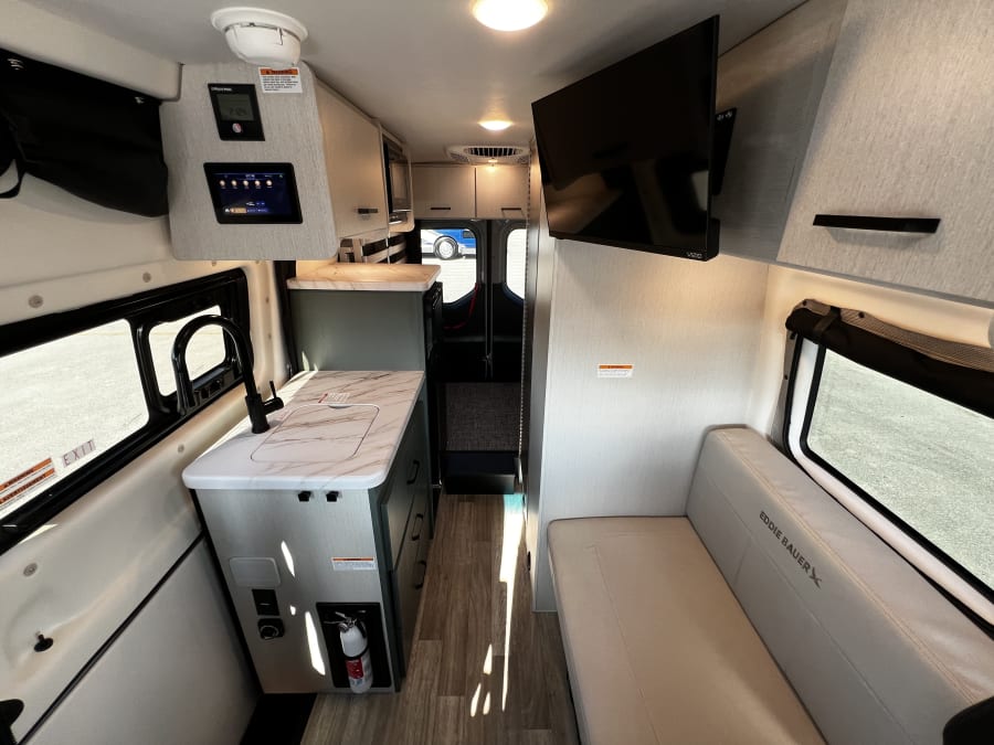 2025 Thor Motor Coach EDDIE BAUER — detail view
