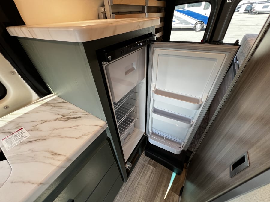 2025 Thor Motor Coach EDDIE BAUER — photo 9 view