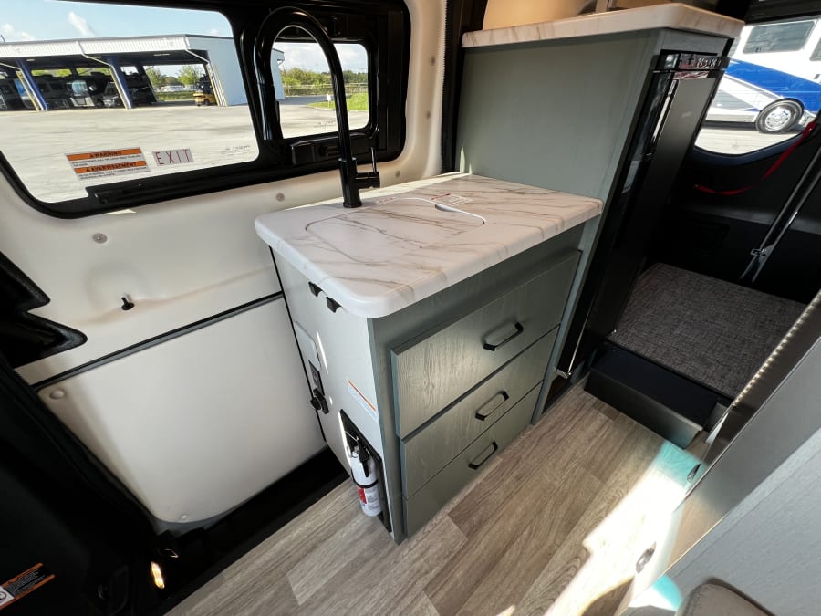 2025 Thor Motor Coach EDDIE BAUER — photo 11 view