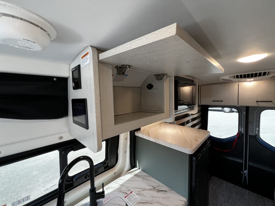 2025 Thor Motor Coach EDDIE BAUER — photo 12 view