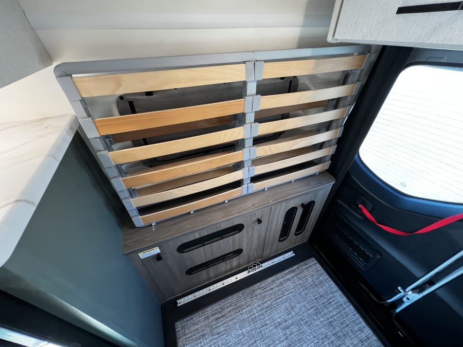 2025 Thor Motor Coach EDDIE BAUER — photo 14 view