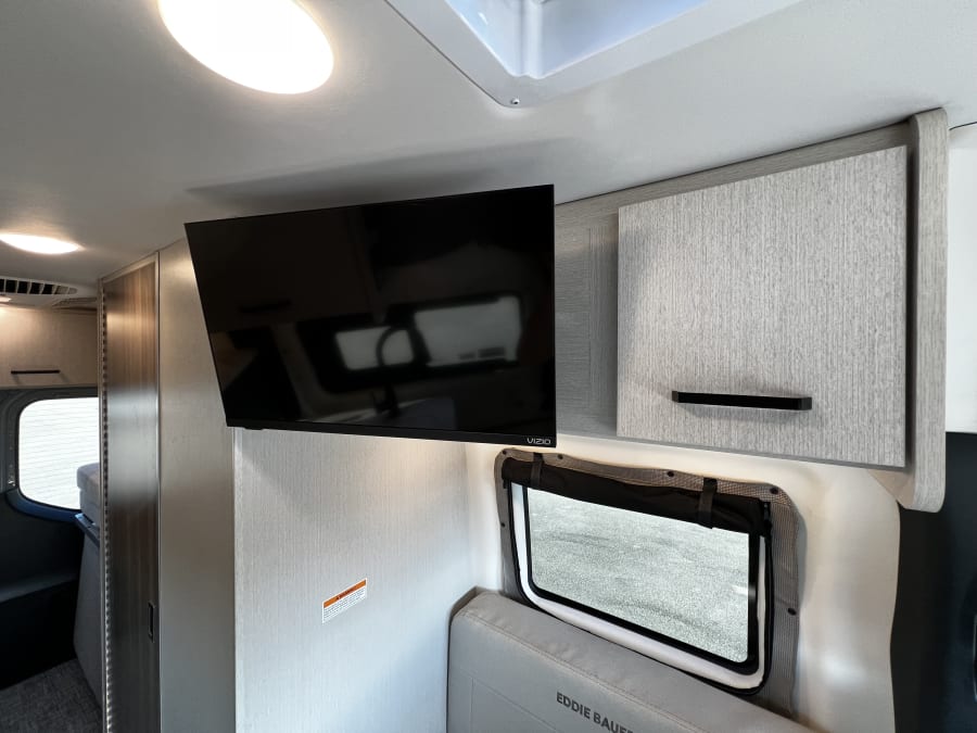 2025 Thor Motor Coach EDDIE BAUER — photo 17 view