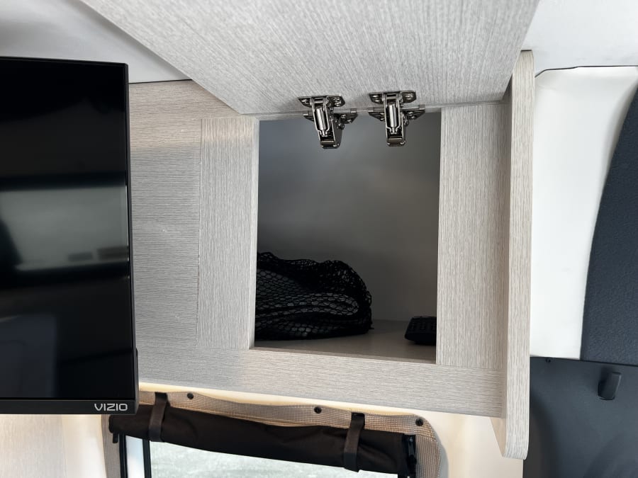 2025 Thor Motor Coach EDDIE BAUER — photo 18 view