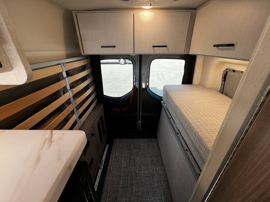 2025 Thor Motor Coach EDDIE BAUER — photo 20 view