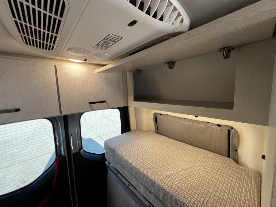2025 Thor Motor Coach EDDIE BAUER — photo 23 view