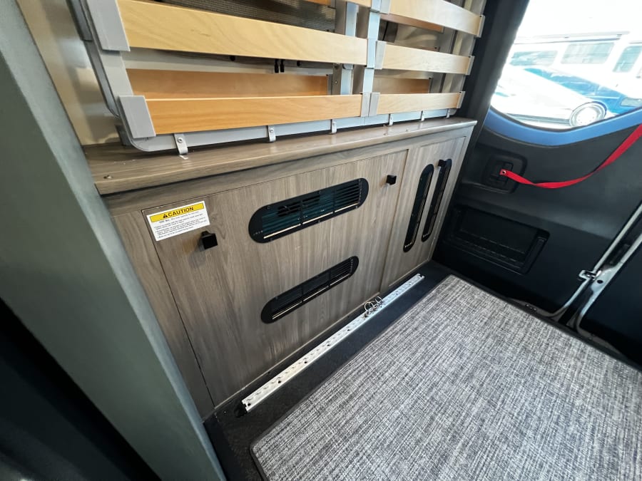 2025 Thor Motor Coach EDDIE BAUER — photo 27 view