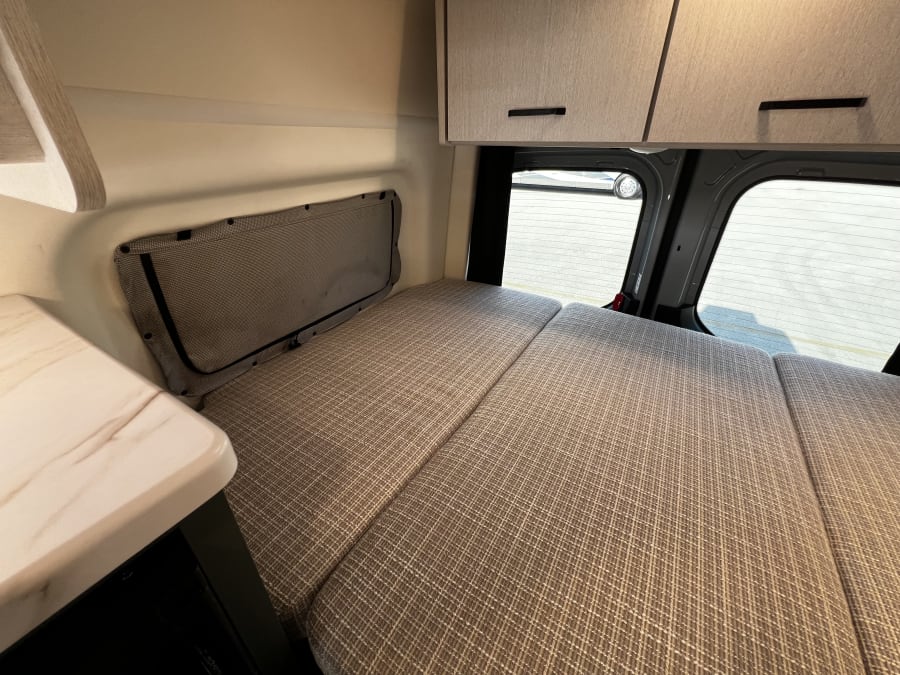 2025 Thor Motor Coach EDDIE BAUER — photo 30 view