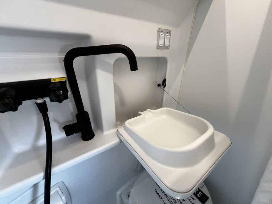 2025 Thor Motor Coach EDDIE BAUER — photo 33 view