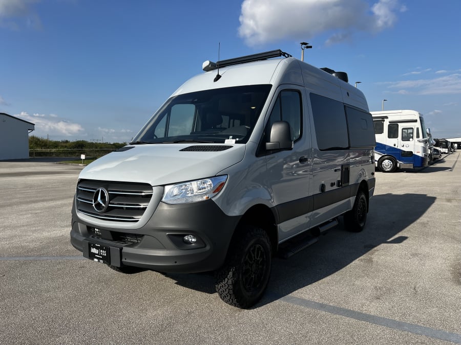 2025 Thor Motor Coach EDDIE BAUER — photo 38 view