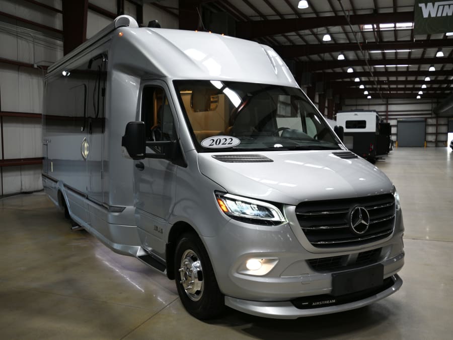 2022 Airstream ATLAS