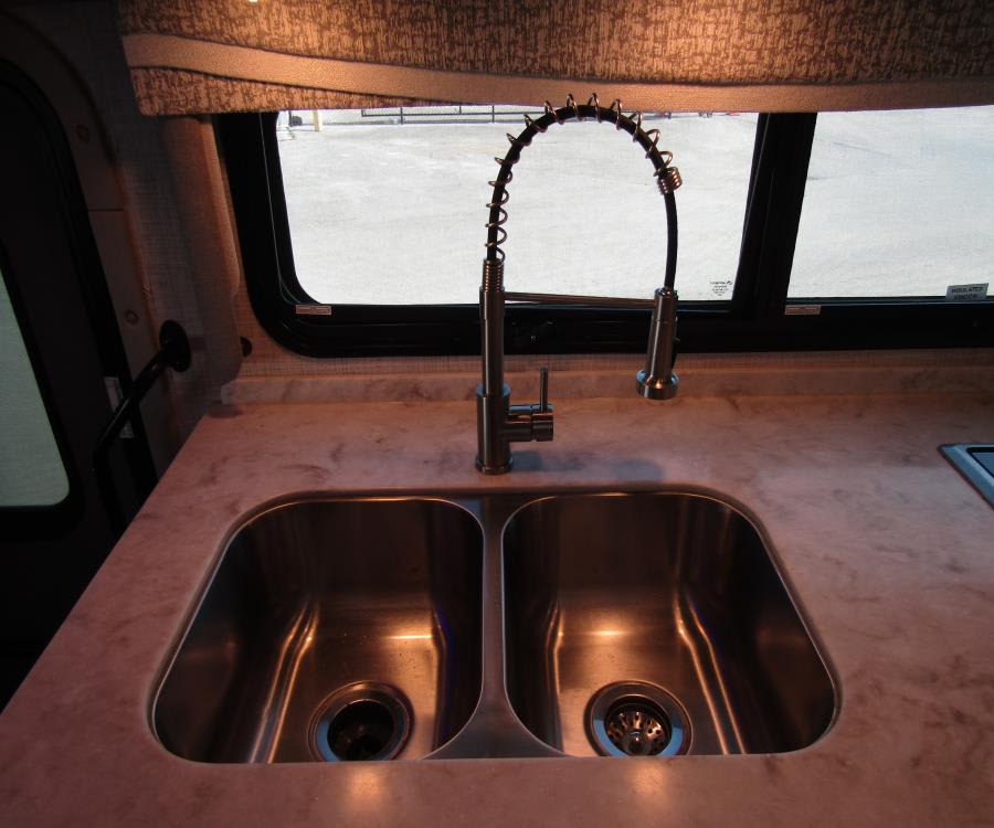2023 Thor Motor Coach PASADENA — photo 8 view