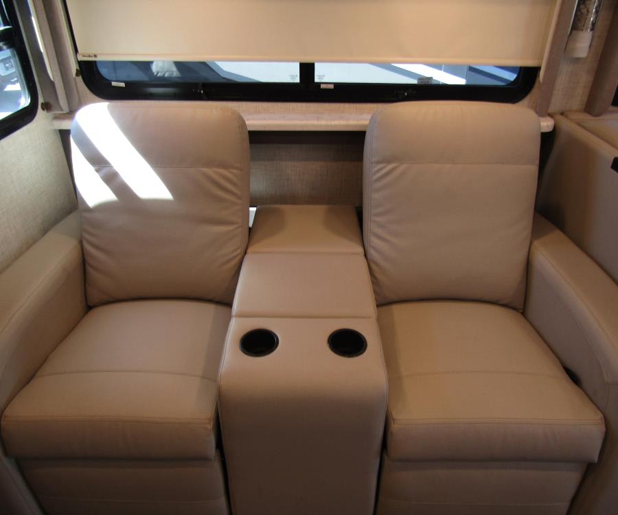 2023 Thor Motor Coach PASADENA — photo 15 view