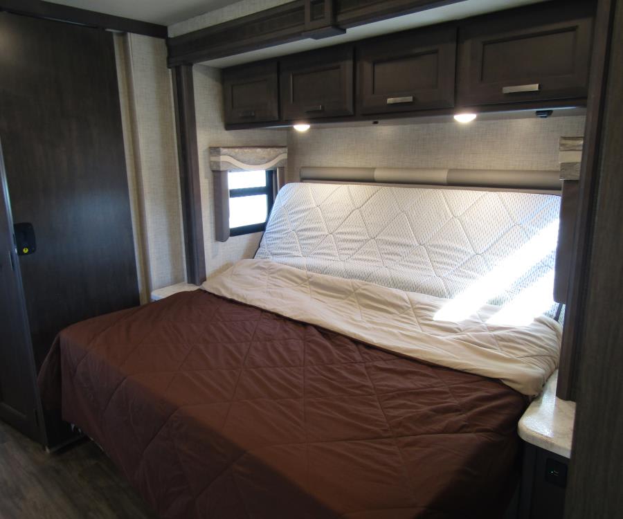 2023 Thor Motor Coach PASADENA — photo 18 view