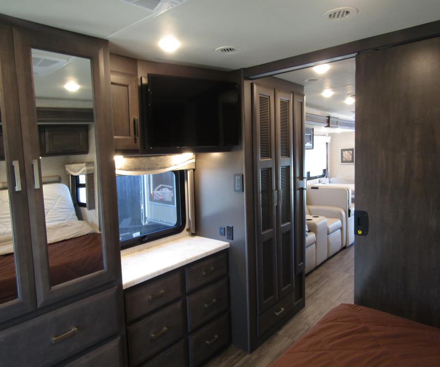 2023 Thor Motor Coach PASADENA — photo 19 view