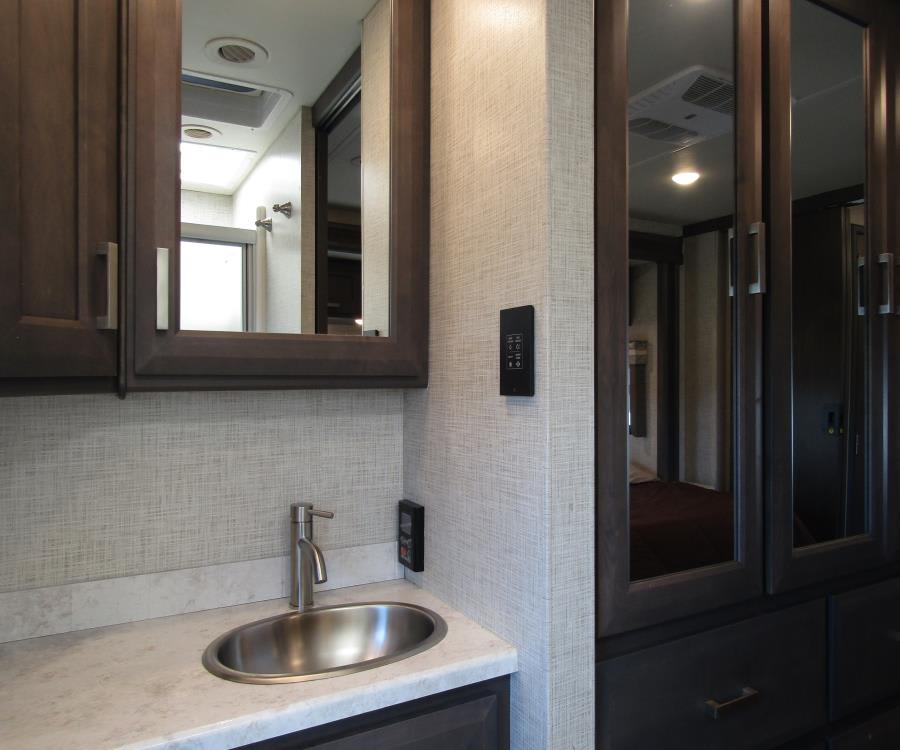 2023 Thor Motor Coach PASADENA — photo 21 view
