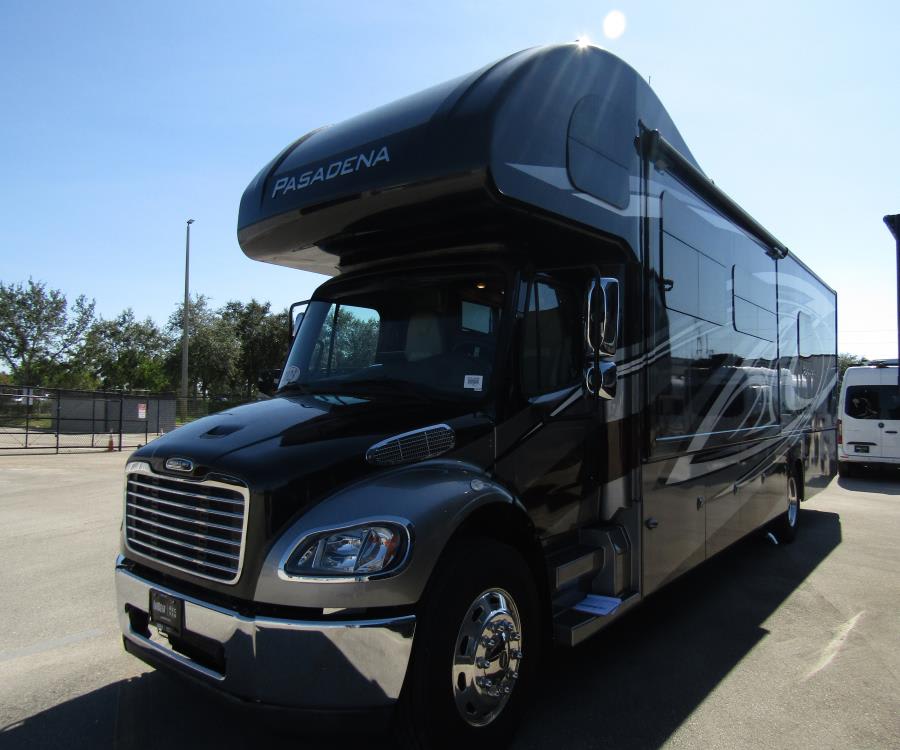 2023 Thor Motor Coach PASADENA — photo 35 view