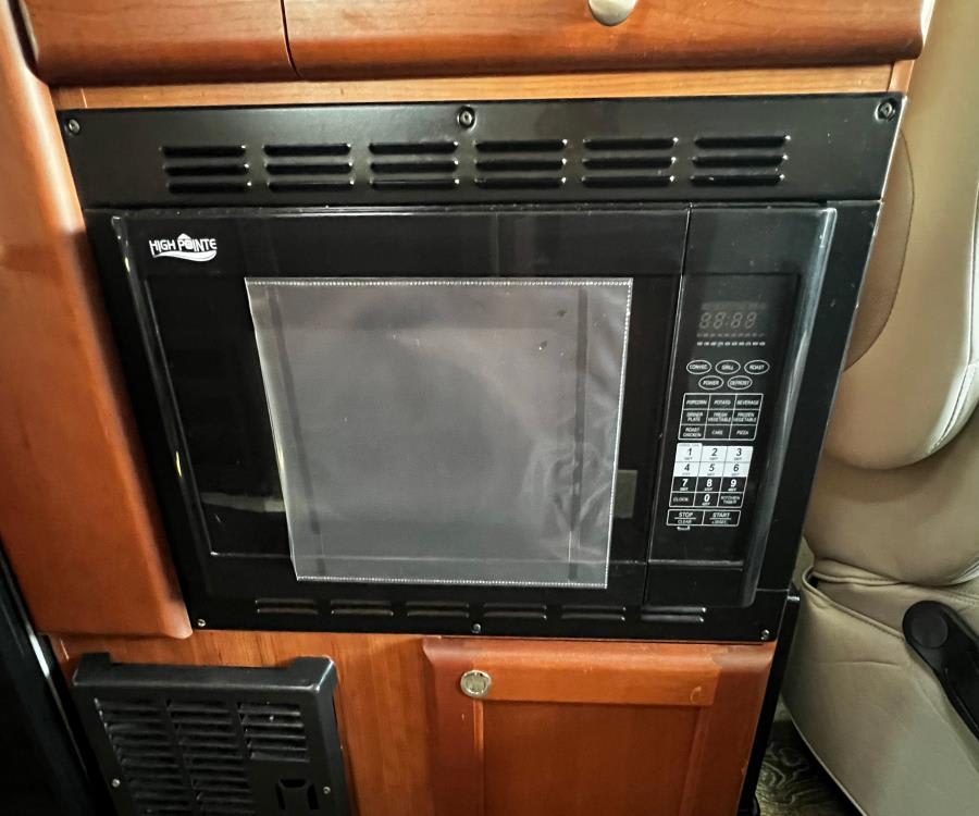 2018 Roadtrek ADVENTUROUS — photo 10 view