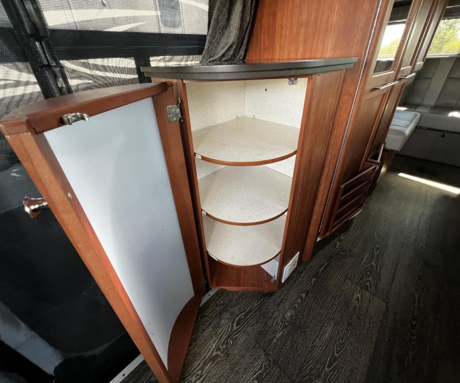 2018 Roadtrek ADVENTUROUS — photo 14 view