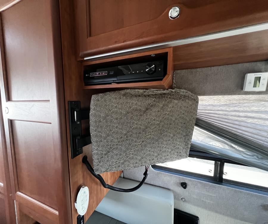 2018 Roadtrek ADVENTUROUS — photo 16 view