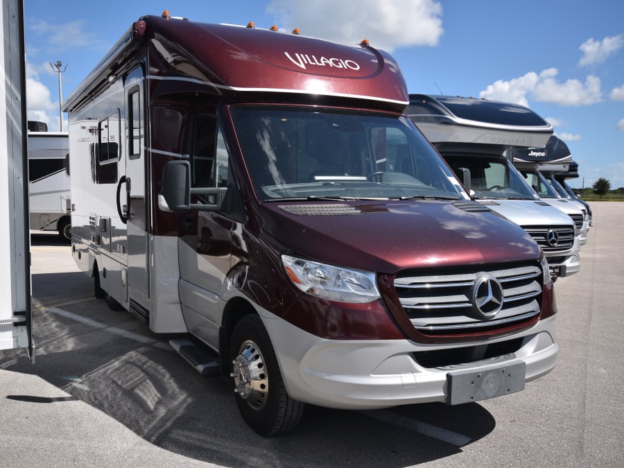 2021 REV Renegade VILLAGIO