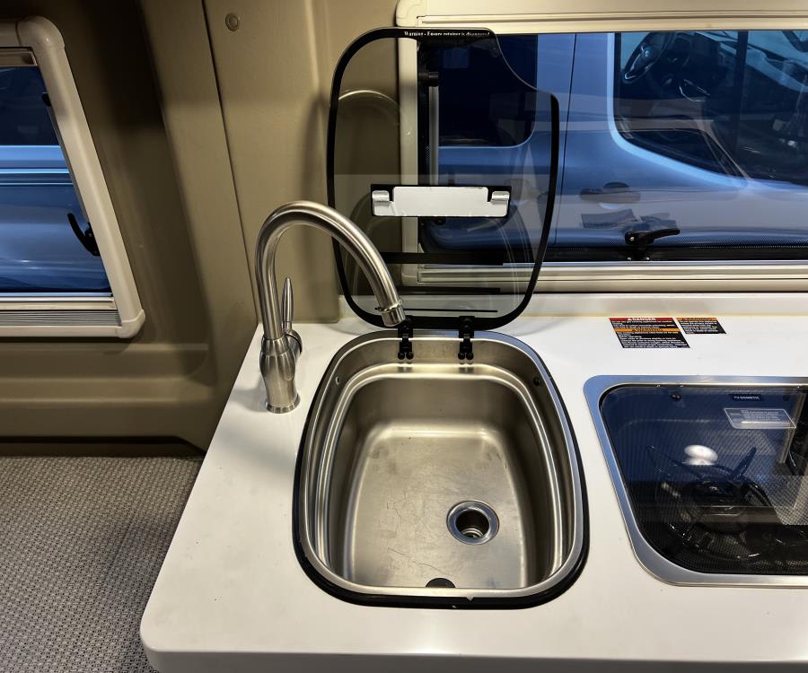 2021 Winnebago TRAVATO — photo 7 view