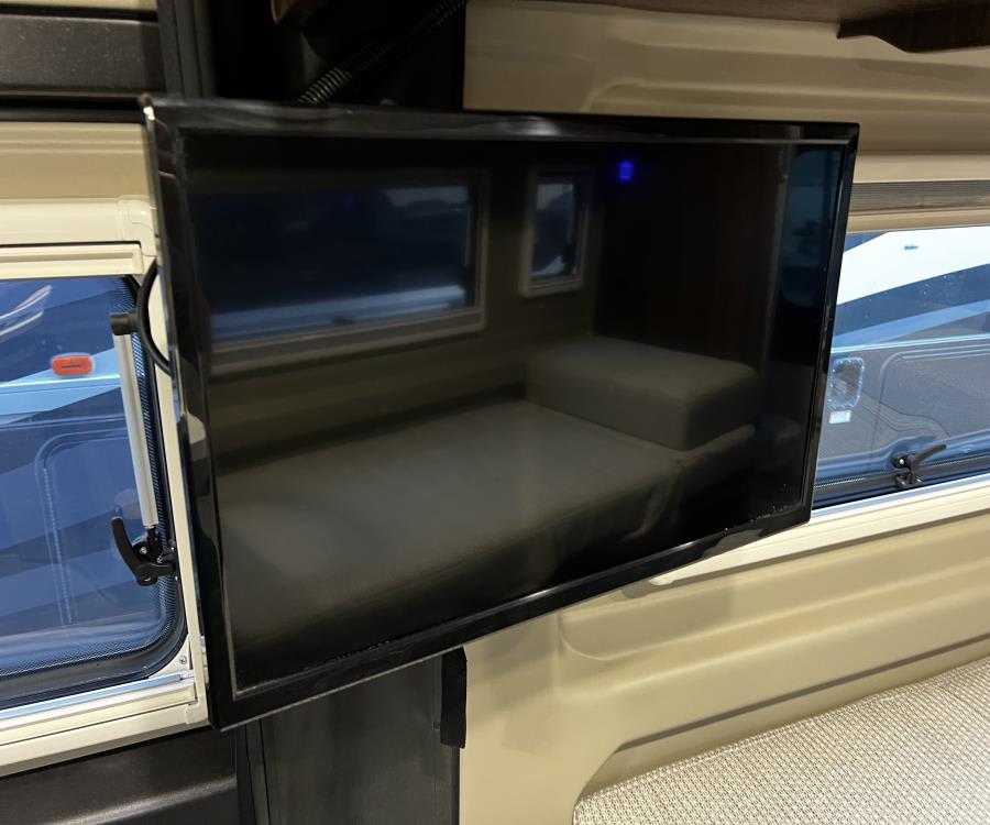 2021 Winnebago TRAVATO — photo 16 view