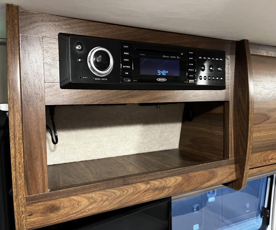 2021 Winnebago TRAVATO — photo 17 view