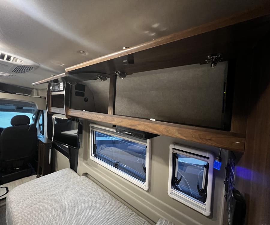 2021 Winnebago TRAVATO — photo 18 view
