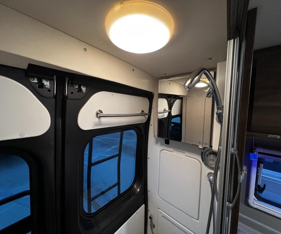 2021 Winnebago TRAVATO — photo 19 view