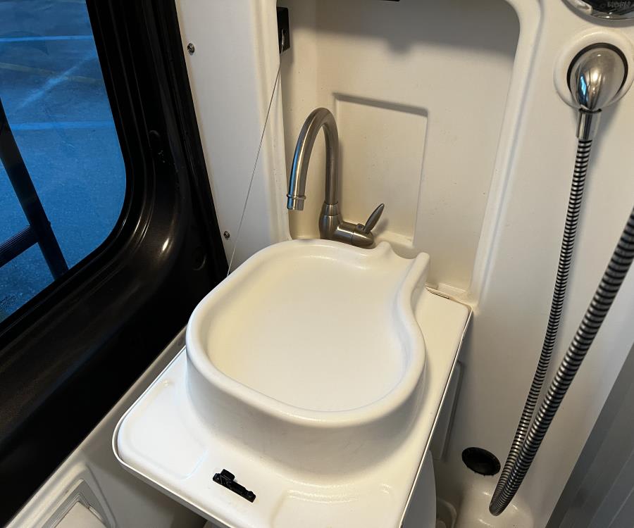 2021 Winnebago TRAVATO — photo 20 view